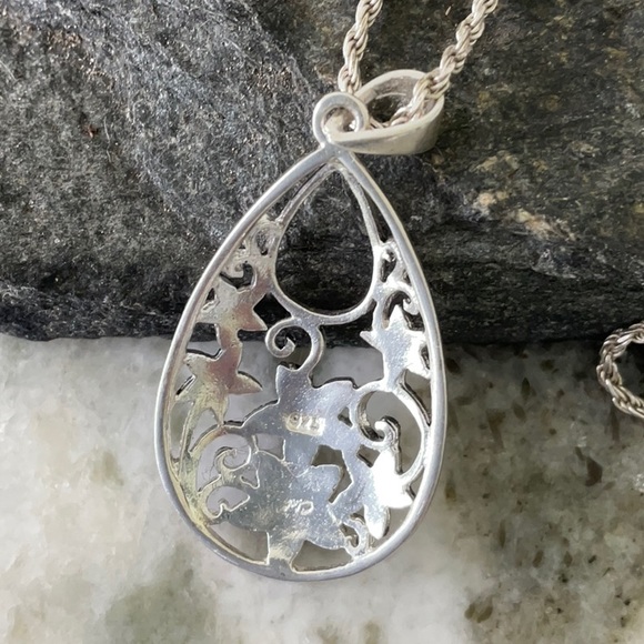 Vintage sterling silver and marcasite pendant and sterling silver chain - Picture 2 of 4